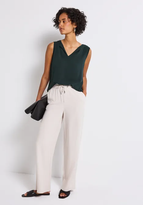 Top mit Split Neck pine grove green