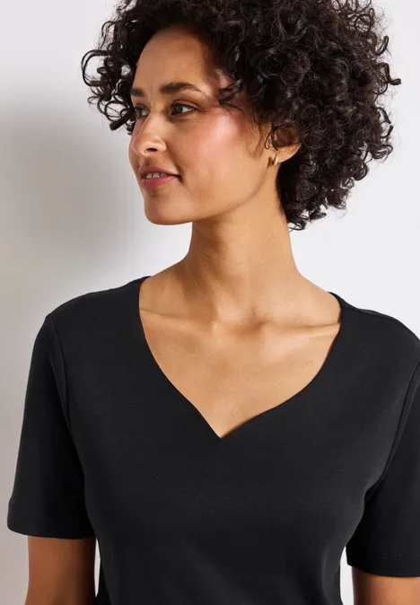 T-Shirt mit Herzausschnitt Black T-Shirt mit Herzausschnitt Black