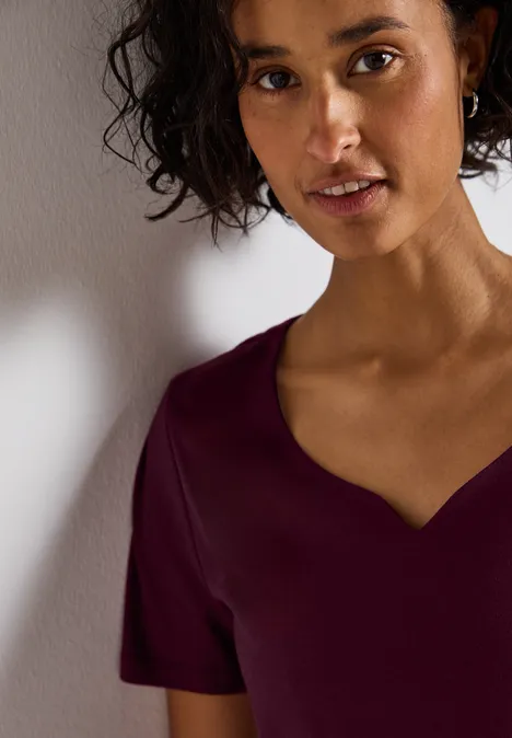 T-Shirt mit Herzausschnitt noble red