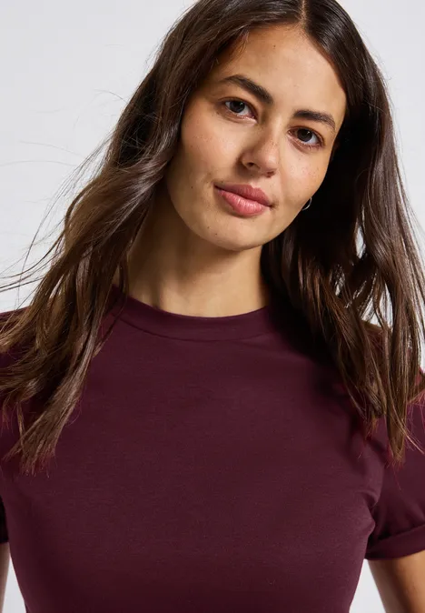 T-shirt basique avec turtleneck wildberry red
