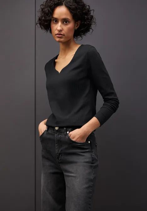 Shirt mit Herzausschnitt Black