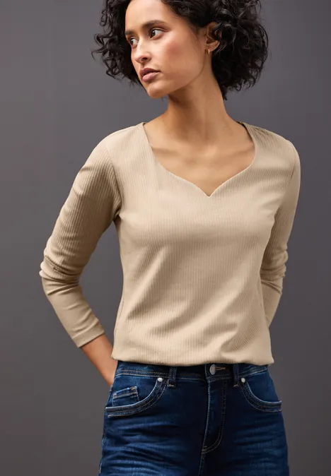 Shirt met hartvormige halslijn sanded beige
