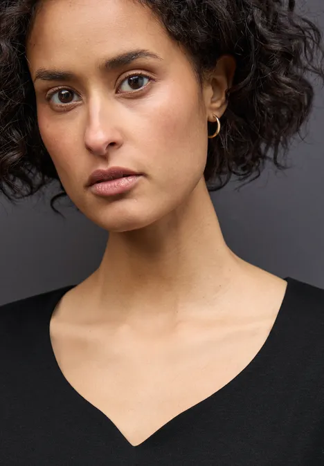 Shirt mit Herzausschnitt Black