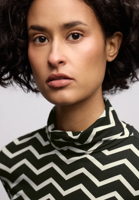 Gemustertes Rollkragenshirt Black Gemustertes Rollkragenshirt Black