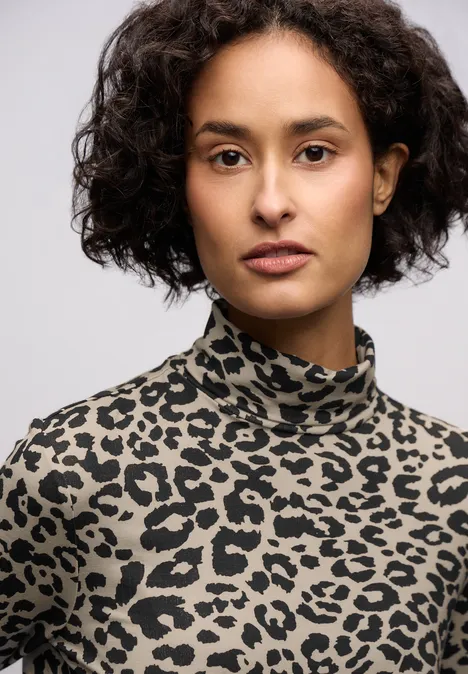 Gemustertes Rollkragenshirt soft beige Gemustertes Rollkragenshirt soft beige