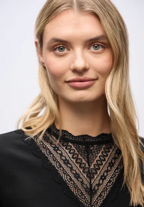 Shirt met kantdetail Black Shirt met kantdetail Black