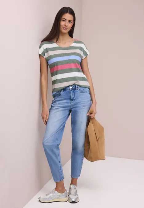 T-Shirt mit gerundetem V-Neck und Streifen bound green T-Shirt mit gerundetem V-Neck und Streifen bound green