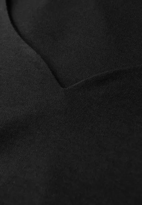 Shirt mit Herzausschnitt Black