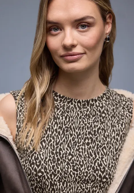 Leo Top molten earth