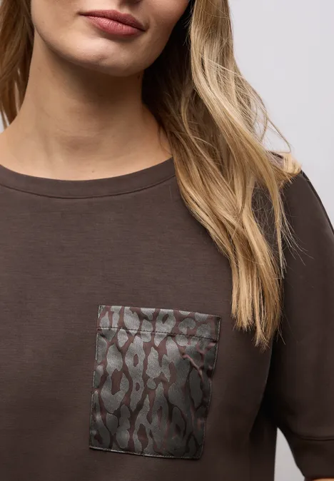 T-Shirt mit Leo-Brusttasche molten earth T-Shirt mit Leo-Brusttasche molten earth