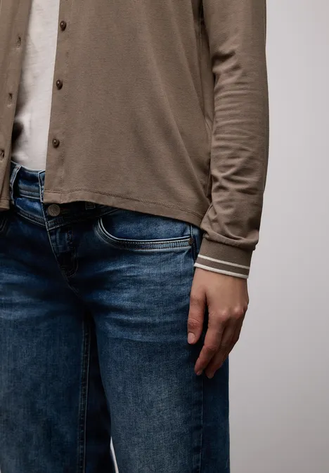 Bluzka z detalami w stylu college silk brown