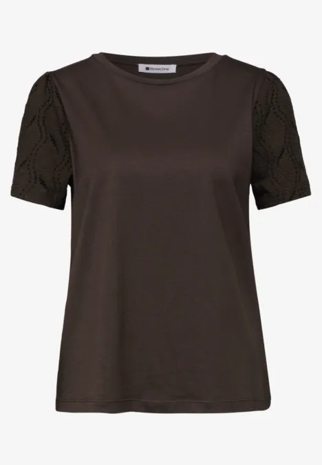 Schlichtes dunkelgraues T-Shirt mit kurzen Ärmeln aus Spitze.