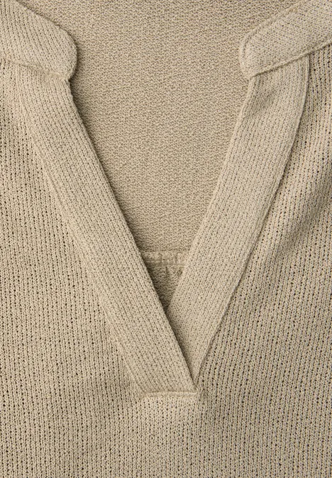 Shirt mit Split Neck im Strick-Look timeless beige Shirt mit Split Neck im Strick-Look timeless beige