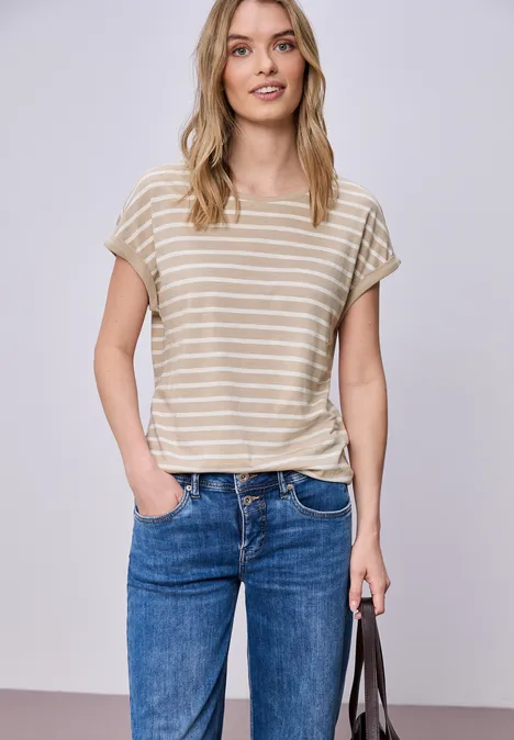 Shirt met hangende schouder en strepen clay sand Shirt met hangende schouder en strepen clay sand