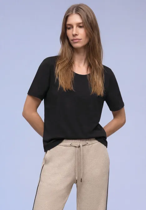 Basic T-Shirt mit V-Neck Black