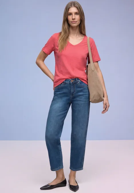 Basic T-Shirt mit V-Neck striking coral