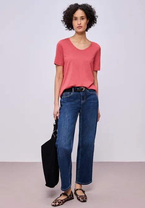 Basic T-Shirt mit V-Neck striking coral