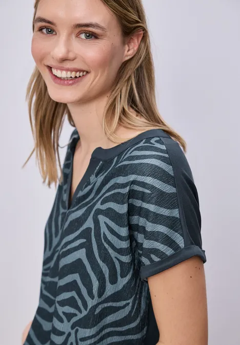 T-shirt met split neck en elastische zoom cool vintage green T-shirt met split neck en elastische zoom cool vintage green