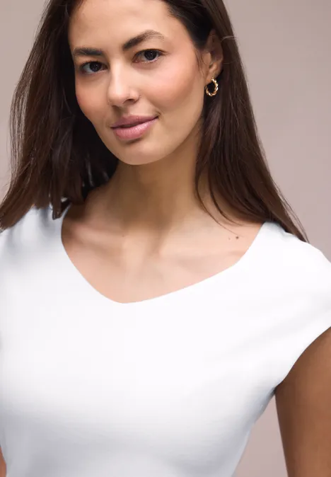 Ärmelloses Shirt mit Diamantausschnitt White