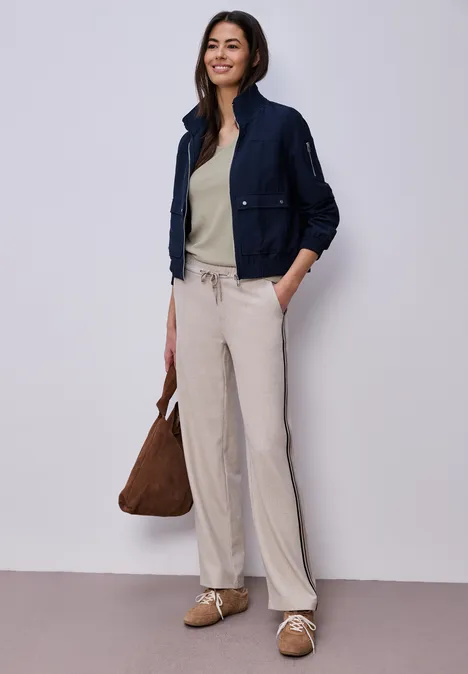 T-shirt sans manches avec encolure en diamant timeless beige T-shirt sans manches avec encolure en diamant timeless beige