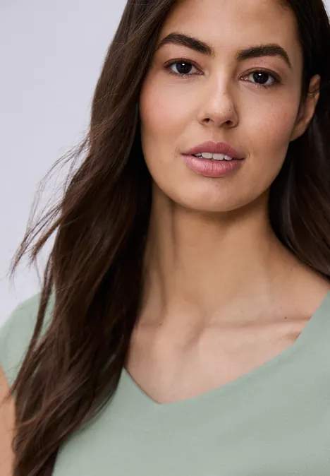 Ärmelloses Shirt mit Diamantausschnitt dark serene green Ärmelloses Shirt mit Diamantausschnitt dark serene green