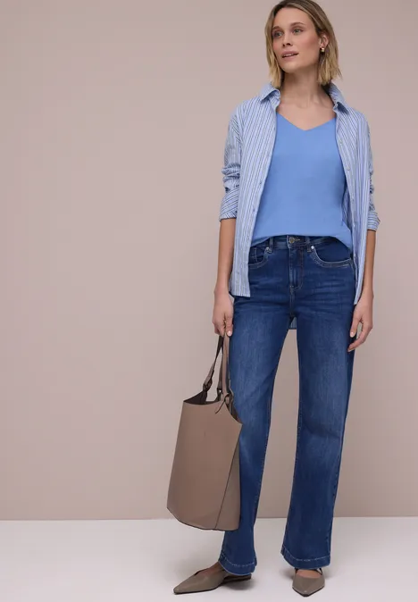 T-shirt sans manches avec encolure en diamant bonnet blue T-shirt sans manches avec encolure en diamant bonnet blue