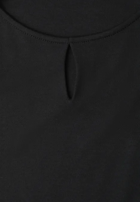 Top mit Rundhals und Cut-Out-Detail Black Schwarzes Top mit Rundhals und kleinem Tropfen-Ausschnitt