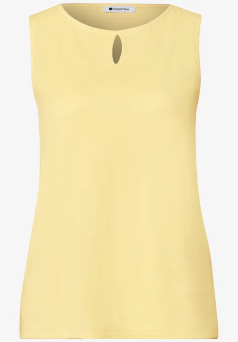 Mouwloos lichtgeel topje met ronde hals en kleine druppeluitsnijding, eenvoudige casual stijl.