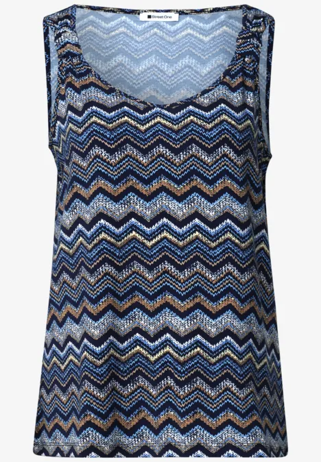 Ärmelloses Damen-Top mit blauem Zickzack-Muster und V-Ausschnitt.