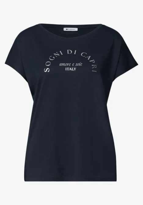 Dropped Shoulder Shirt mit Rundhals deep blue Dunkelblaues Damen-T-Shirt mit kurzen Ärmeln und weißem Schriftzug »Sogni di Capri over the top Italy«.