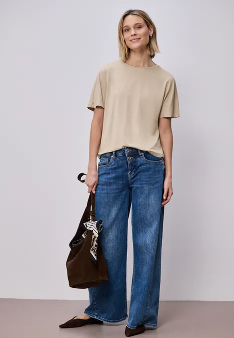 T-shirt de base avec dropped shoulders cotton beige T-shirt de base avec dropped shoulders cotton beige