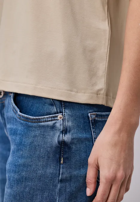 T-shirt de base avec dropped shoulders cotton beige T-shirt de base avec dropped shoulders cotton beige