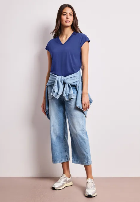 Shirt met overhangende schouders en V-hals amparo blue Shirt met overhangende schouders en V-hals amparo blue