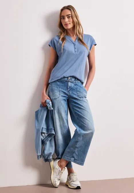 Shirt met losse schouders en gespleten hals drift blue Shirt met losse schouders en gespleten hals drift blue