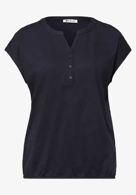 Dropped Shoulder Shirt mit Split Neck shadowed navy Schwarze ärmellose Damenbluse mit Knopfleiste, Rundhalsausschnitt und elastischem Saum.