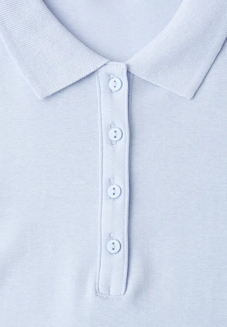 Kurzarm Poloshirt in Rippstruktur cashmere blue Hellblaues Polohemd mit Polokragen und Knopfleiste