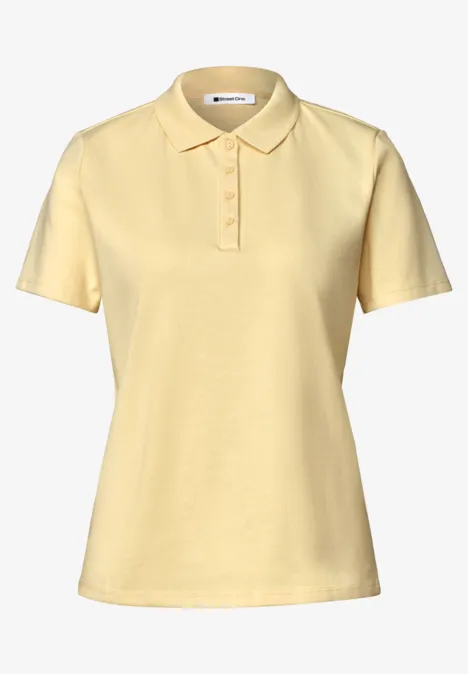 Hellgelbes Damen-Polo-Shirt mit kurzem Ärmel und 3-Knopf-Leiste.