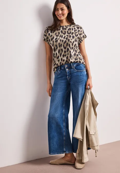 Dropped Shoulder Shirt mit Leo-Muster timeless beige Dropped Shoulder Shirt mit Leo-Muster timeless beige