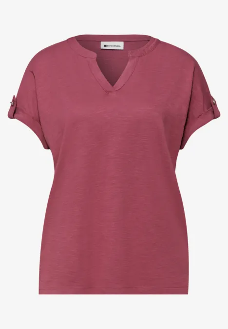 T-Shirt mit Split Neck und Knopfdetails dark clouded blush