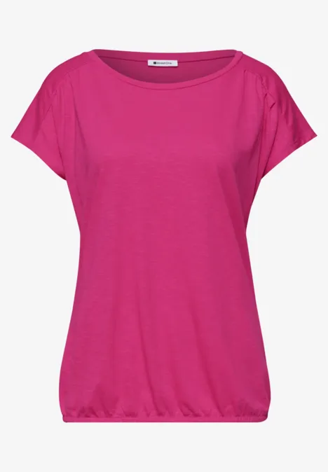 Een eenvoudig, kort mouws dames-T-shirt in fuchsia, met losse pasvorm en ronde hals.