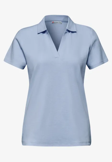 Lichtblauw damespoloshirt met korte mouwen en V-hals