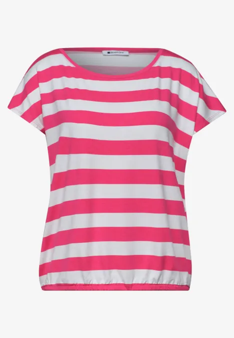 Lockeres T-Shirt mit kurzen Ärmeln und weißen sowie pinken Querstreifen.