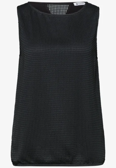 Zwart, mouwloos dameshempje met subtiel honingraatpatroon.