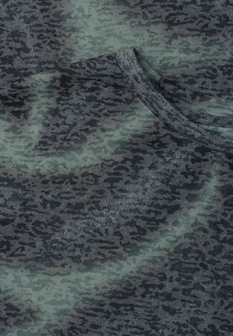 Grün-grauer Camouflage-Stoff mit Naht und feiner Textur.