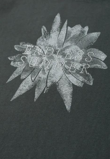 Grafik eines hellen Blumenmotivs mit dem Schriftzug 'ENDLESS SUMMER' auf dunklem Hintergrund.