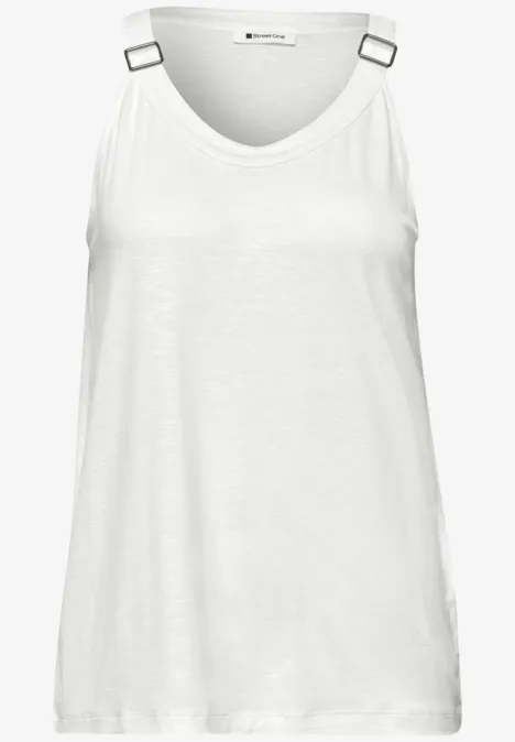 Weißes ärmelloses Damenshirt mit V-Ausschnitt und silbernen Ringschnallen an den Trägern.