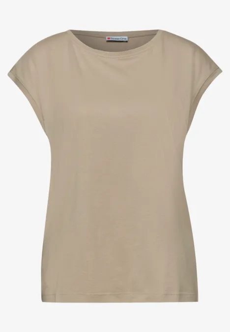 Beige damesshirt met ronde hals en korte mouwen.