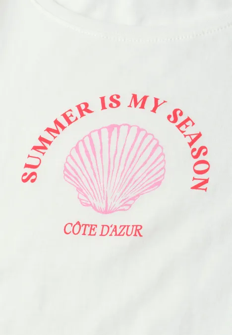 Weißes T-Shirt mit rosa Muschelmotiv und Schriftzug 'SUMMER IS MY SEASON' sowie 'Côte d'Azur'.