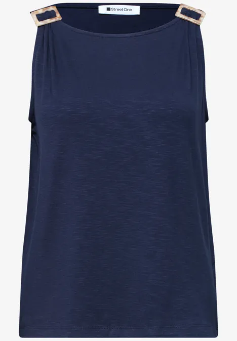 Dunkelblaues ärmelloses Top mit goldenen Rechteck-Schnallen an den Trägern.