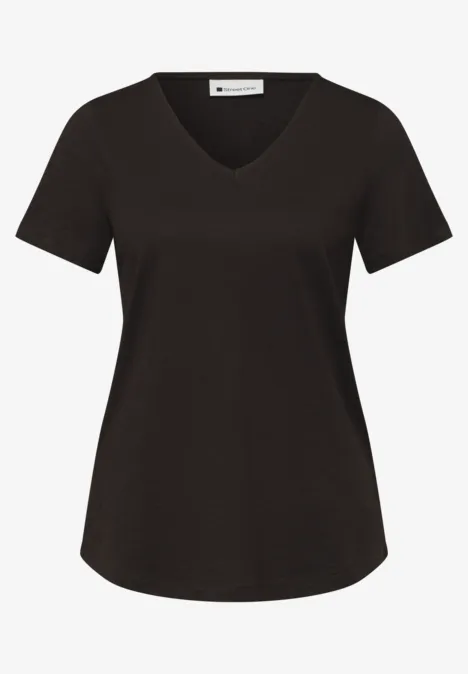 Schwarzes kurzärmeliges T-Shirt mit V-Ausschnitt.